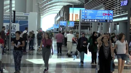 İSTANBUL HAVALİMANI'NDA BAYRAM YOĞUNLUĞU... HAVAYOLU ŞİRKETLERİ EK SEFERLER KOYDU