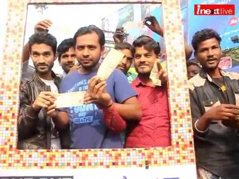 500 and 1000 Rs notes banned - कहीं खुशी कहीं गम!