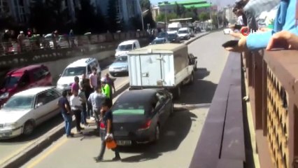 Erzurum’da zincirleme trafik kazası: 3 araç birbirine girdi