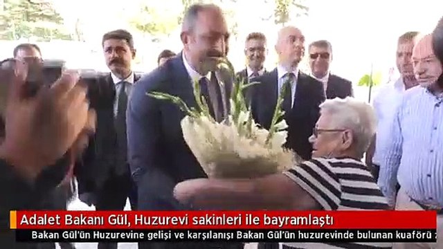 Adalet Bakanı Gül, Huzurevi sakinleri ile bayramlaştı