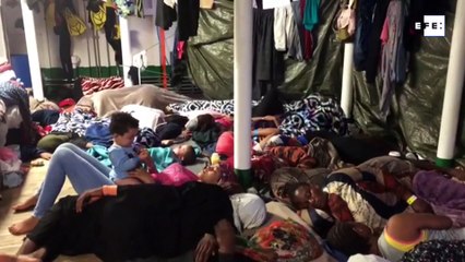 Richard Gere lleva víveres al barco de Open Arms con 121 inmigrantes