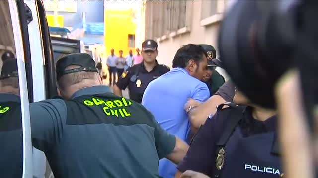 Comparecen ante el juez los dos vendedores ambulantes que apuñalaron a un policía en Punta Umbría