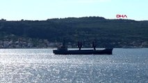 ÇANAKKALE Rus askeri kargo gemisi ve askeri römorkörü Çanakkale Boğazı'ndan geçti