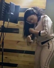Admirez la performance de Blanche Baily en studio !