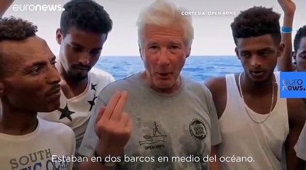 VÍDEO: El actor Richard Gere lleva víveres al Open Arms y pide que dejen desembarcar a los migrantes