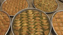 Bayram öncesi Gaziantepli baklava ustalarından yoğun mesai