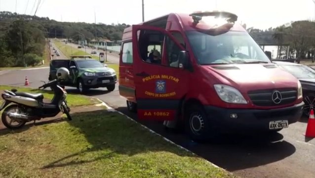 Idoso de 73 anos fica ferido ao cair de moto na Avenida Rocha Pombo