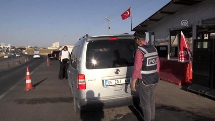 Vali Pekmez'den sürücülere şeker ve kolonya