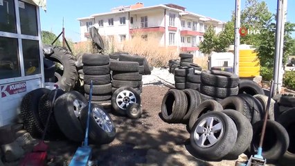 Tatilciler Plan Yapıyor, O Lastik Tamir Ediyor