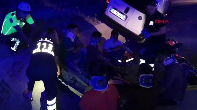 Edirne'de kaçak göçmenleri taşıyan araç kaza yaptı: 10 yaralı