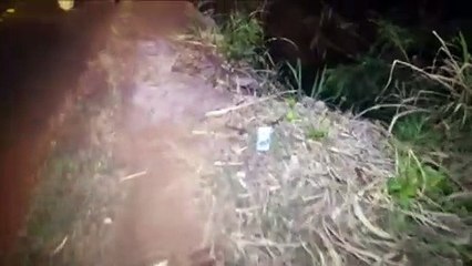 Homem despenca de 3 metros e cai às margens de riacho na Rua Indira Gandhi