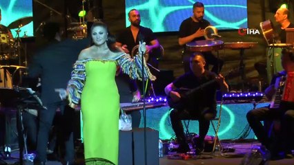 Sibel Can tatilcileri coşturdu