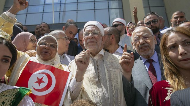 نحو 100 مترشح.. إغلاق باب الترشح للانتخابات الرئاسية بتونس