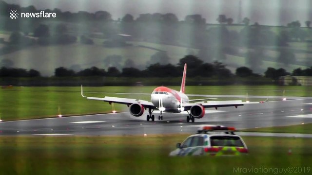 Hair-raising landings in high winds at the UK's Bristol airport