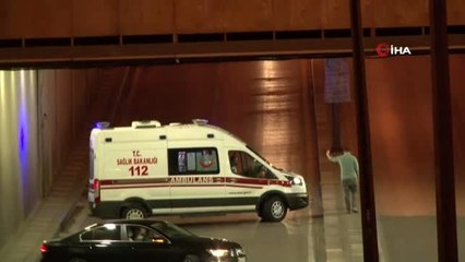 Kaza yapan otomobildeki yolcu, araçta sıkışan arkadaşını bırakıp kaçtı