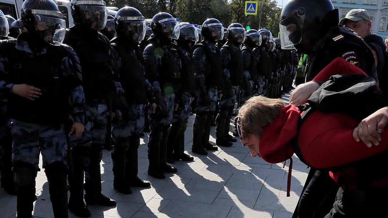Watch: Russian police arrest dozens at opposition protests