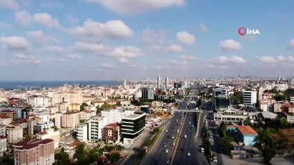 Trafiğin akıcı olduğu E-5 karayolu havadan görüntülendi