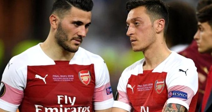 Bıçaklı saldırıya uğrayan Mesut Özil ve Kolasinac kadroya alınmadı