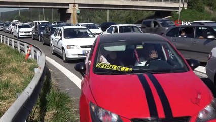 Bayram trafiğine takılan tatilciler dinlenme tesislerine akın etti