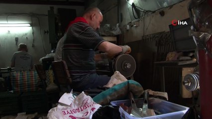 Kurban Bayramı’nın gelmesiyle vatandaşlar bıçakçı esnafının yolunu tuttu