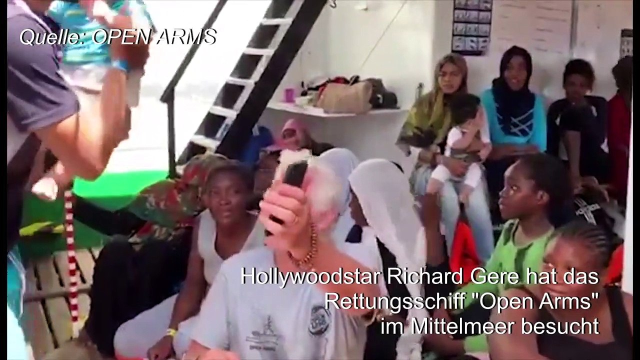 Richard Gere besucht Rettungsschiff im Mittelmeer