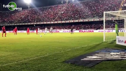 Colin Kazım, penaltıyı kaçırdı ve ardından sakatlandı