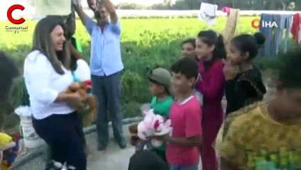 Çadırda yaşayan çocukların oyuncak sevinci