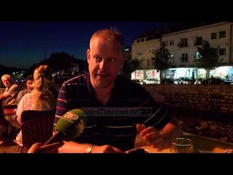 Prizreni plot me turistë/ Pikë maksimale për ushqimet me çmime të ulëta