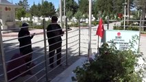 Kahraman şehit Halisdemir'in kabrine bayram ziyareti