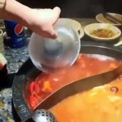 Yemekteki fazla yağı kolayca almanın yöntemi