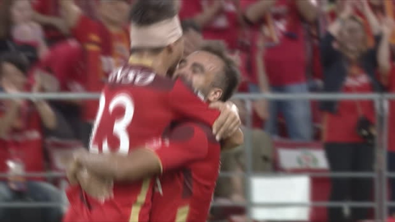 Izumi helps Yoshida's stunning volley into the net to light up J. League