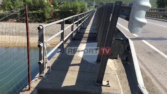 Report TV - Zbriti nga makina pas thirrjes së 'bluve', 54-vjeçari humb kontrollin dhe bie në lumë