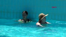 Antalya'da havuzlar da tıklım tıklım doldu