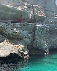 Η βουτιά του Μάζη στη θάλασσα