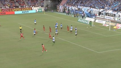 لقطة: كرة قدم: ايزومي يسهم في إدخال تسديدة يوشيدا المذهلة في الشباك ويشعل الدوري الياباني