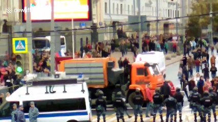 Tens of thousands attend opposition protest in Moscow