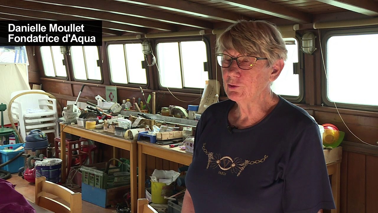 Une péniche en bois retrouve son lustre d'antan en Bourgogne