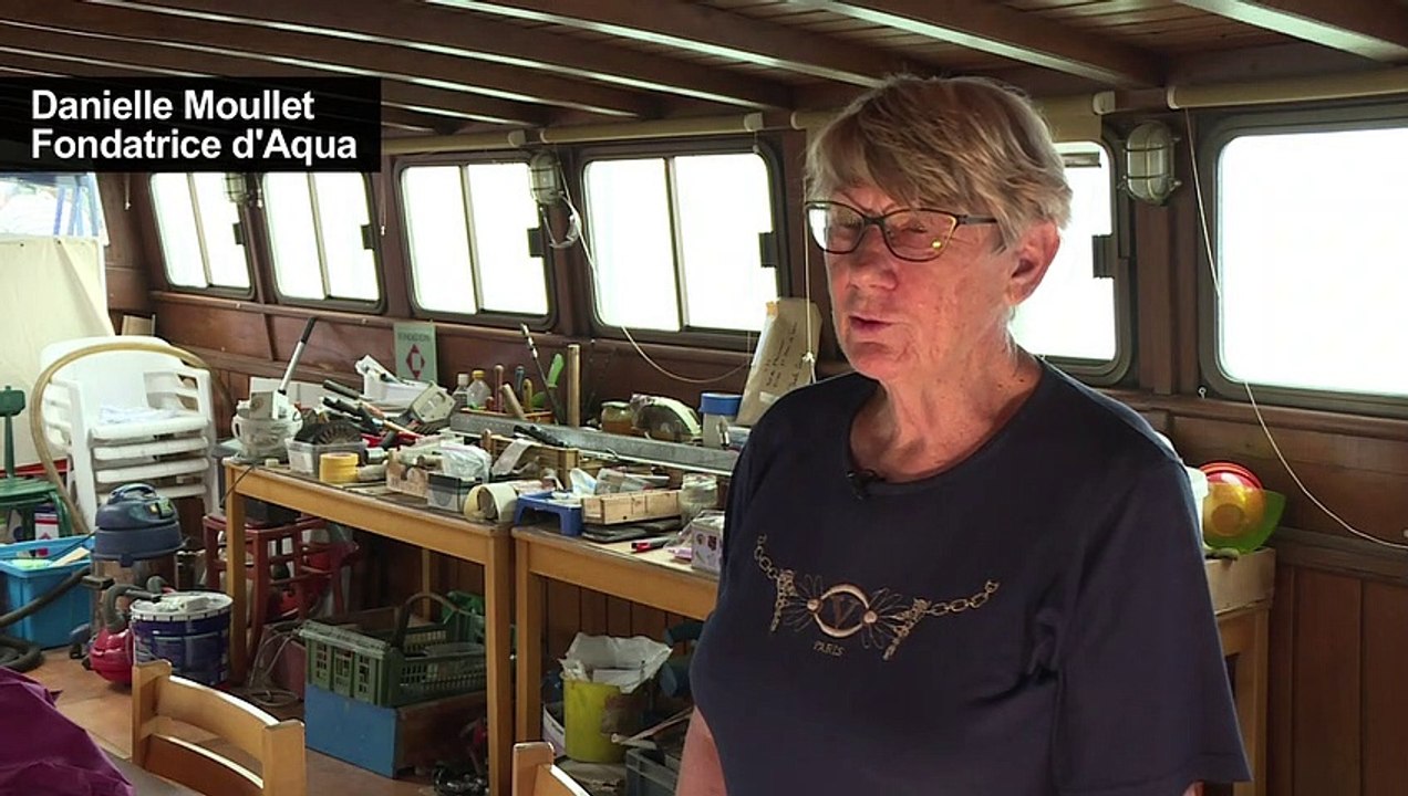 Une péniche en bois retrouve son lustre d'antan en Bourgogne