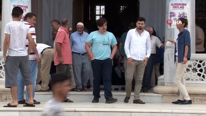 Download Video: AK Parti sözcüsü Ömer Çelik bayram namazını SABANCI Merkez Cami’nde kıldı