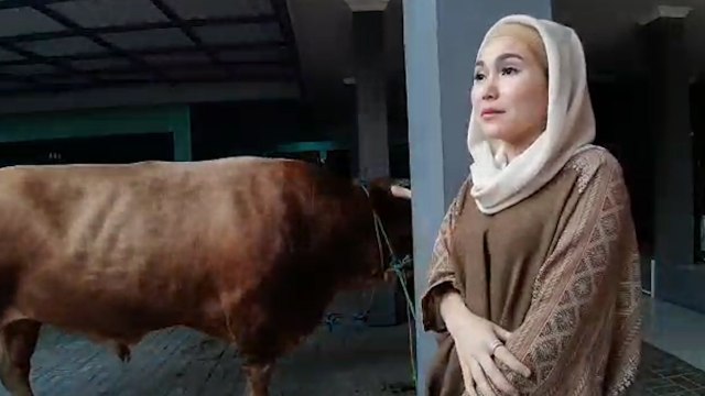 Ayah Rozak Doakan Ayu Ting Ting Dapat Jodoh Ganteng Seperti Nama Sapinya