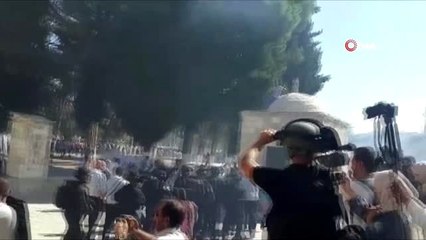 - İsrail Askerlerinden Mescid-i Aksa'ya Saldırı