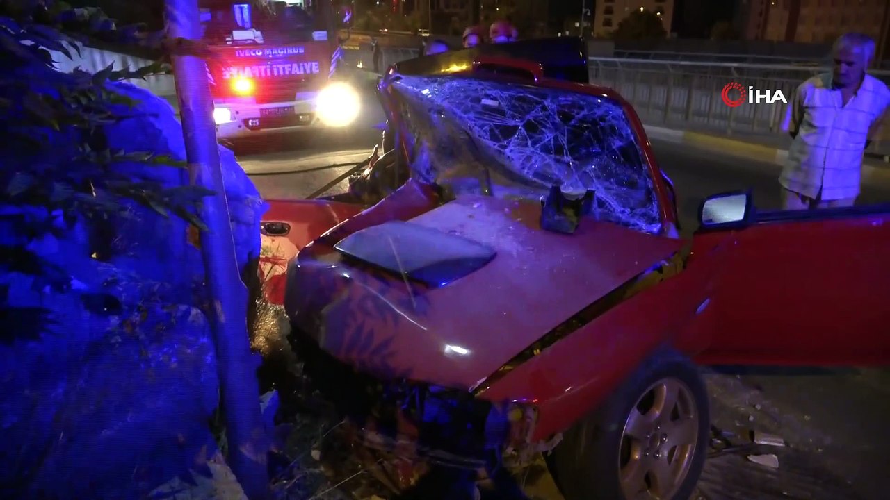 Pendik’te duvara çarpan sürücü araç içerisinde sıkıştı