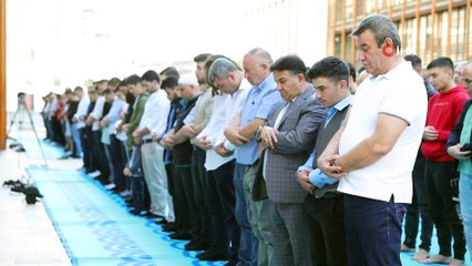 - Almanya'da Kurban Bayramı'nda Camiler Doldu