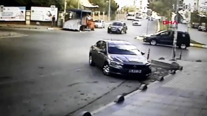 İSTANBUL- ESENYURT'TA TAKLA ATAN ARAÇ KAMERADA