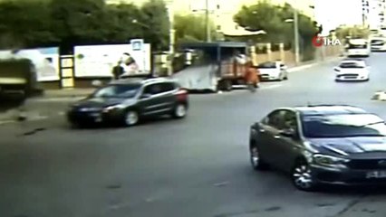 Kurban kesmeye giderken, kaldırıma çarpan araç böyle takla attı