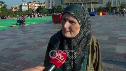 RTV Ora - Besimtarët myslimanë falin Kurban Bajramin