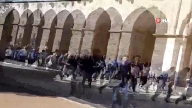 -İsrail Polisinden Mescidi Aksa'ya Saldırı : 37 Yaralı