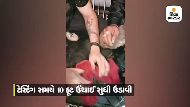 પાઈપમાં કૂતરીનું માથું ફસાઈ ગયું હતું, આવી હાલતમાં પણ ગલૂડિયાંને દૂધ પીવડાવતી હતી