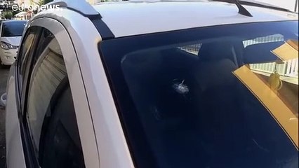 إيطاليا: شظايا تساقطت من طائرة تسببت في تهشيم سيارات وأسطح منازل قرب مطار روما