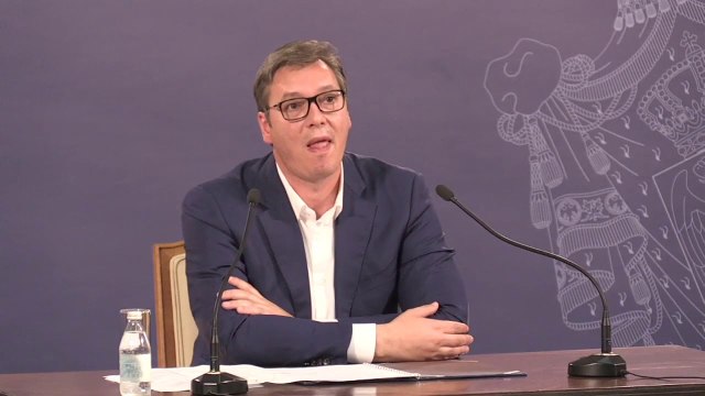 Vuçiç: Do të ketë edhe bomba të tjera për rastin “Reket”